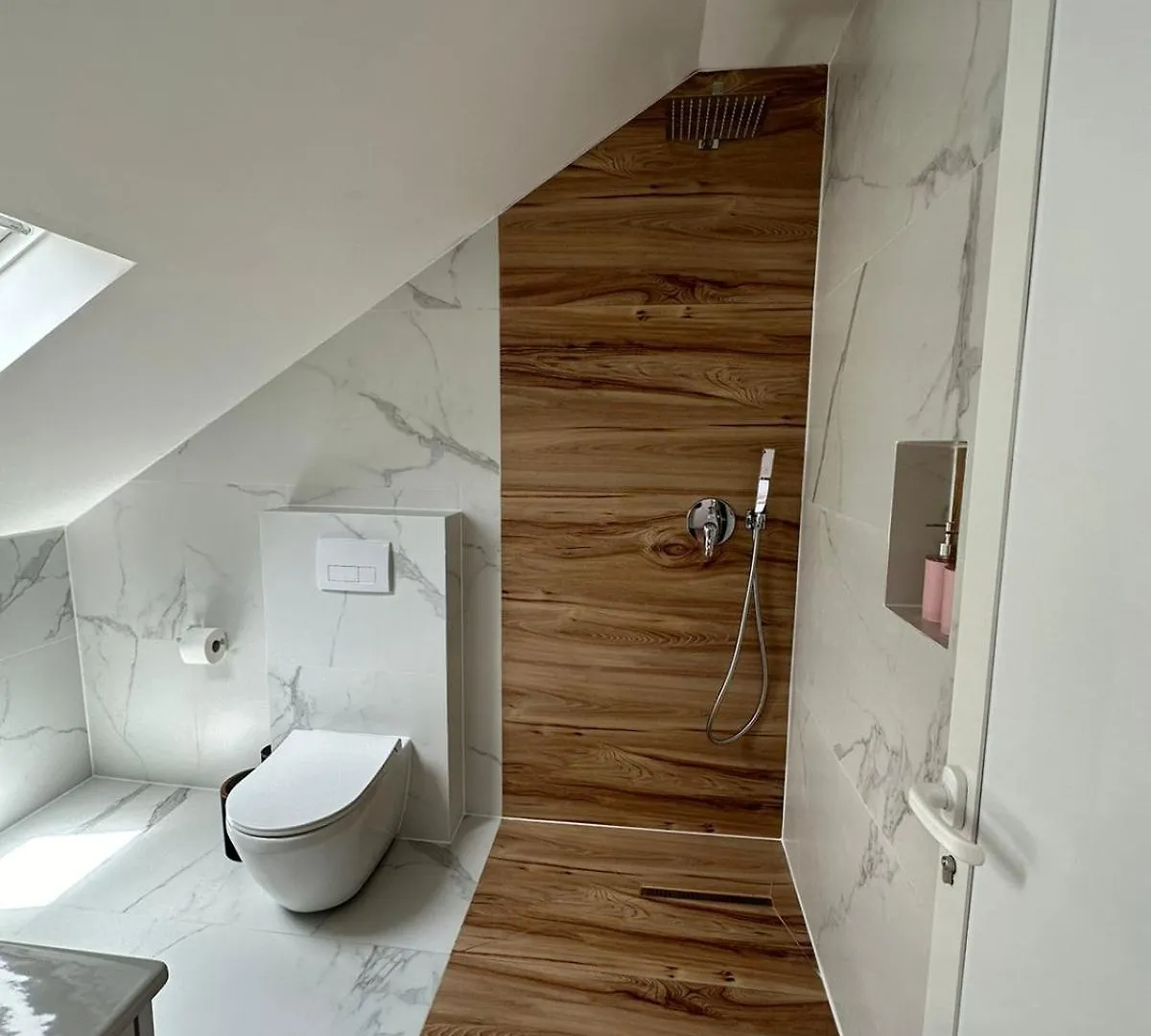 Ferma E Bleteve Stomici Hotel Nderlysaj Gæstehus