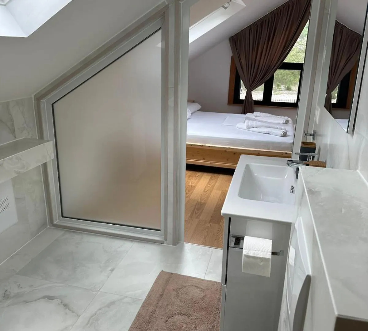 Ferma E Bleteve Stomici Hotel Nderlysaj Albanien